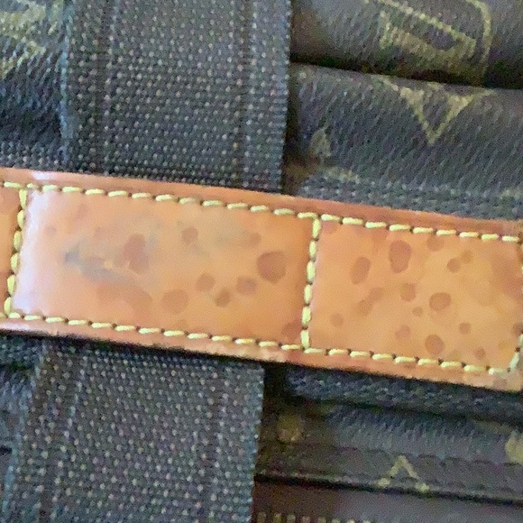 Louis Vuitton Luggage - Picture 4 of 6